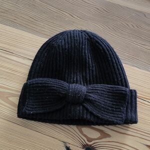 Kate Spade black ribbed Beanie with bow, EUC